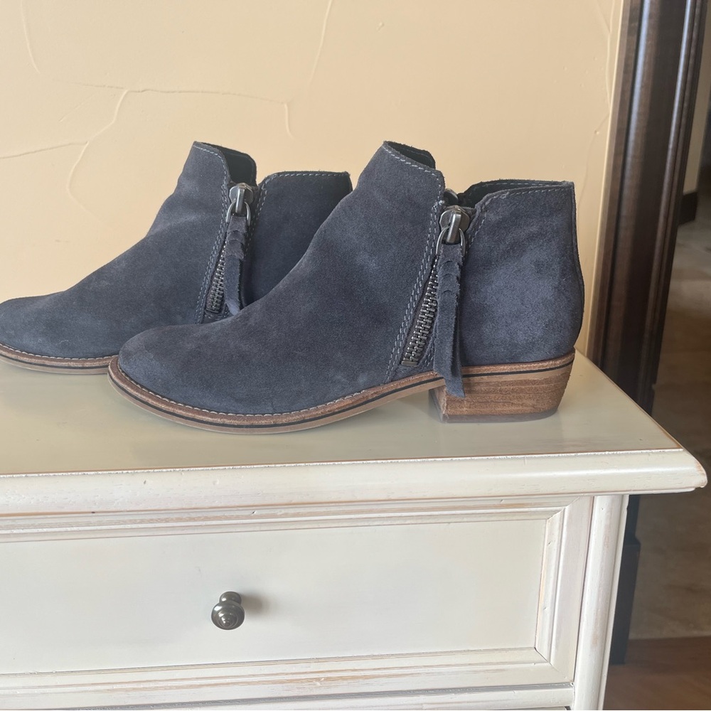 Dolce vita ankle booties size 8 dark gray suede
